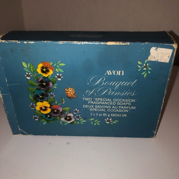 Avon Bouquet Pansies Fragranced Soaps - Blue and Multicolor - Picture 1 of 9